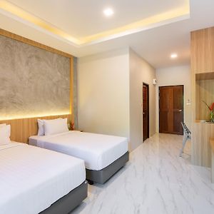 Connecting Room